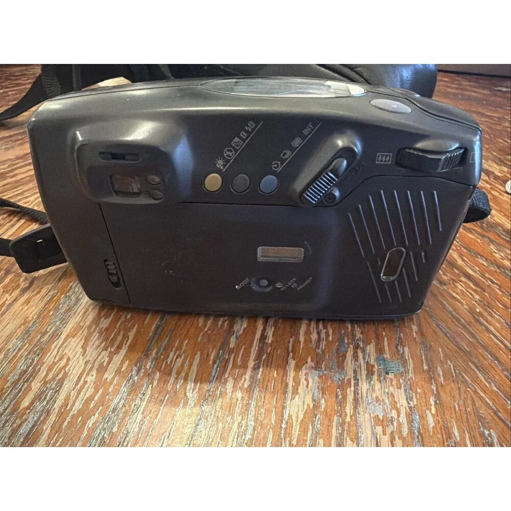 Pentax IQZoom 105-R, 38-105mm Compact 35mm Film Camera, Weather Resistent